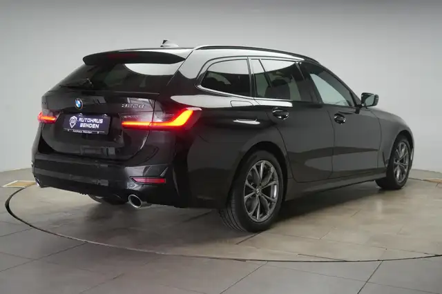 BMW 3 Series view 6