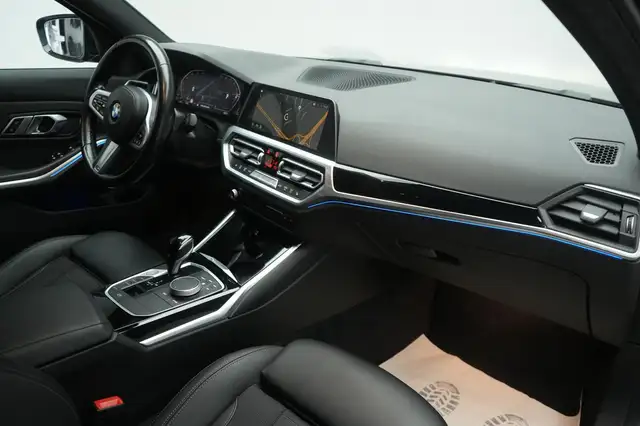 BMW 3 Series view 8
