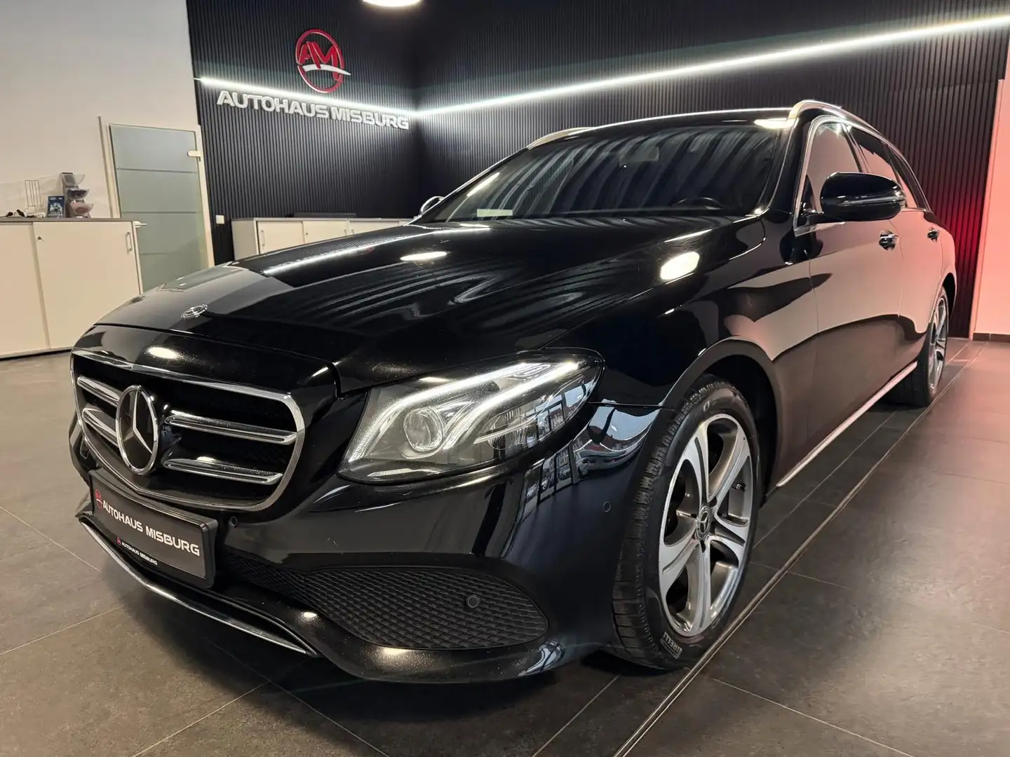 Mercedes-Benz E 400 d T 4Matic Avantgarde/AHK+ACC+Kamera Schwarz - 1