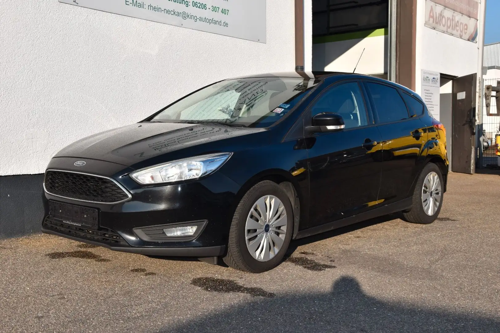 Ford Focus Lim. 1.5 TDCI Business Navi Klimaautom. Schwarz - 1