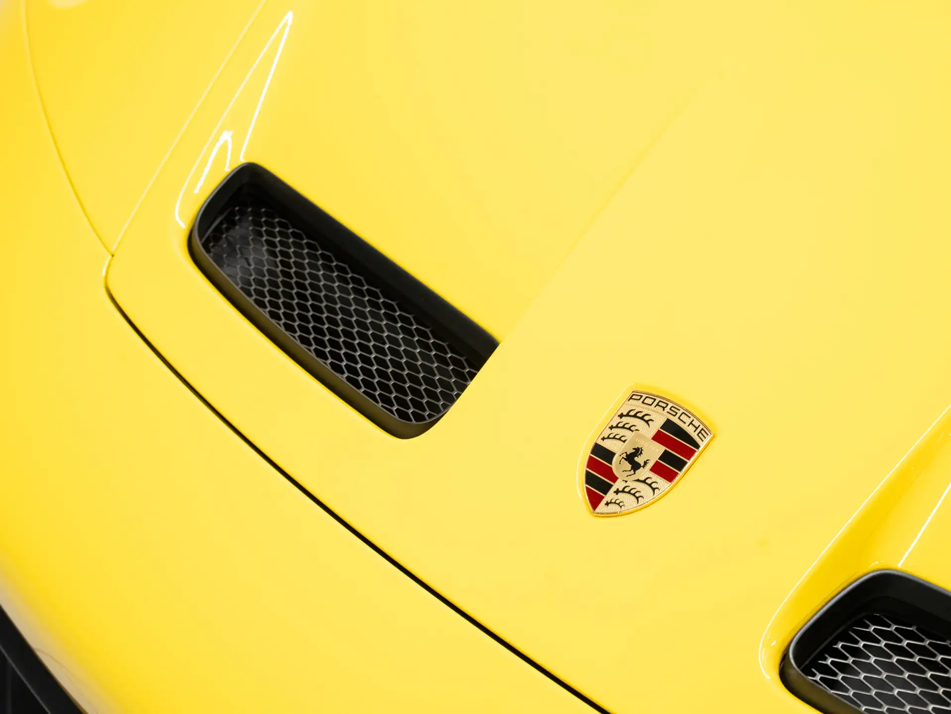 포르쉐 911 GT3 Touring 2022 노랑 사진 8