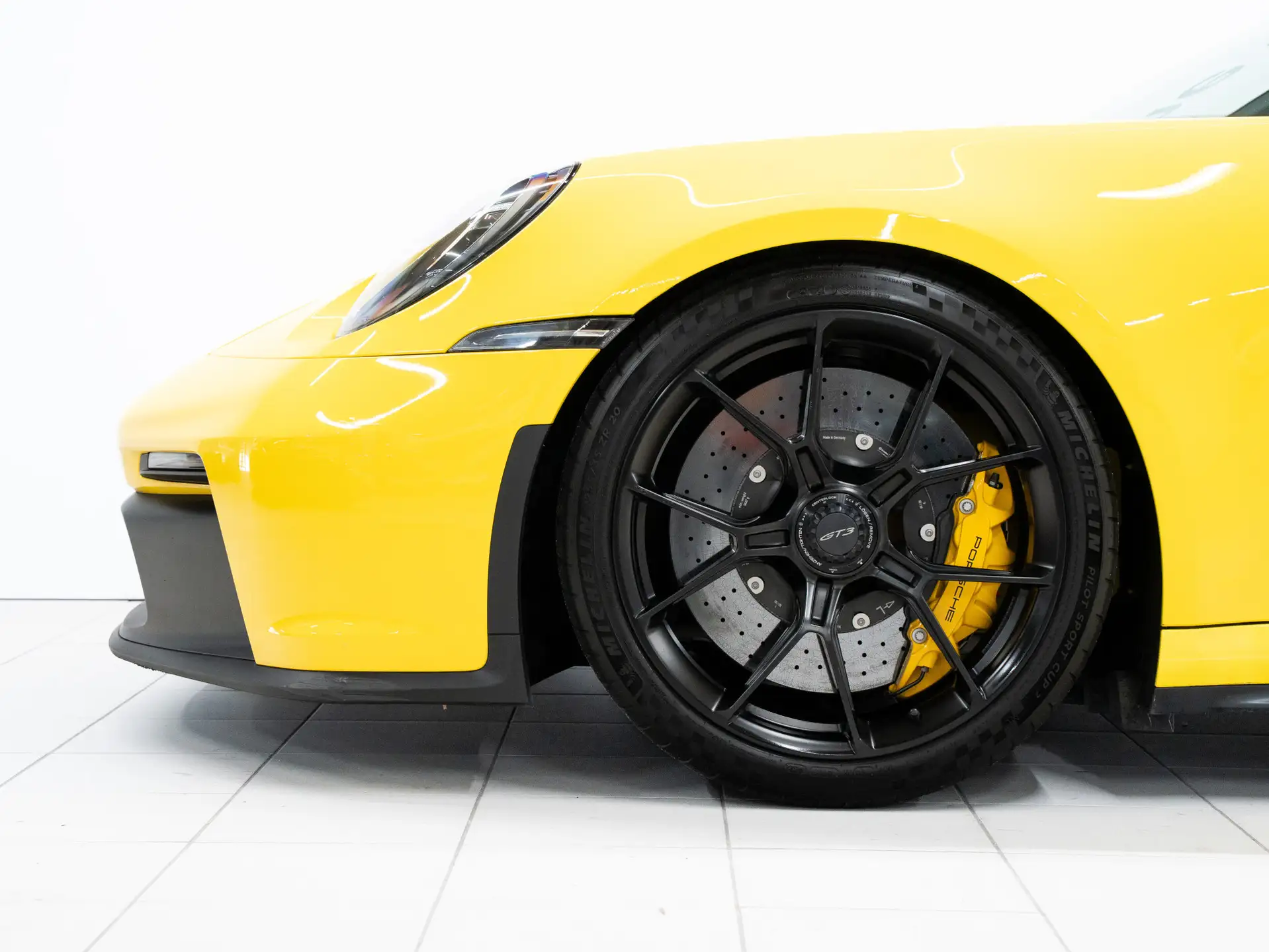 포르쉐 911 GT3 Touring 2022 노랑 사진 6