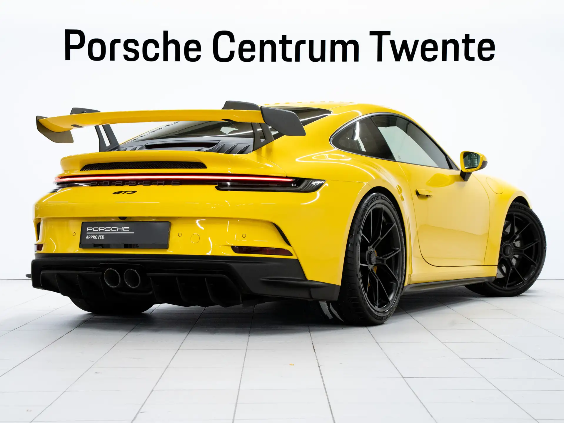 포르쉐 911 GT3 Touring 2022 노랑 사진 3