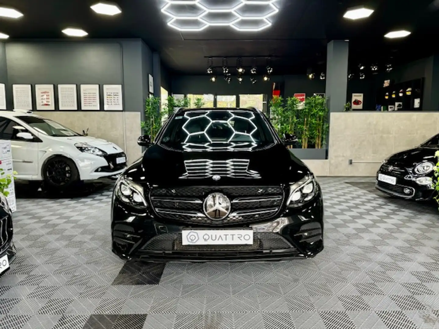 Mercedes-Benz GLC 250 4Matic Aut. Schwarz - 1