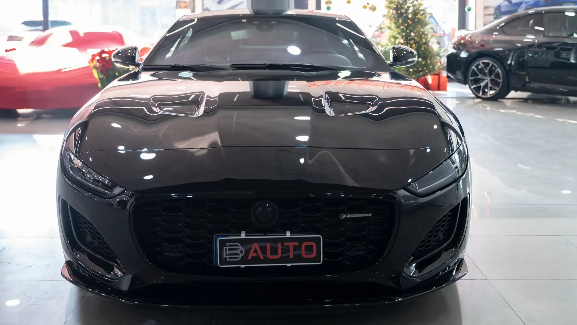 Jaguar F-Type COUPE 2.0 300 CV R-DYNAMIC BLACK EDITION TETTO SED Černá - 2