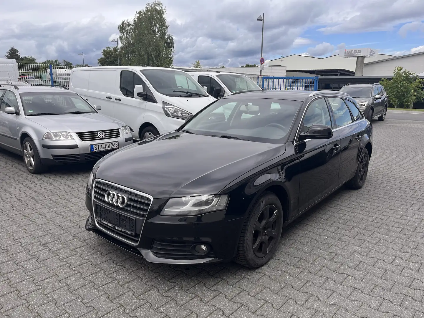 Audi A4 Attraction 1.8 Benzin, Klima, Alu Schwarz - 1