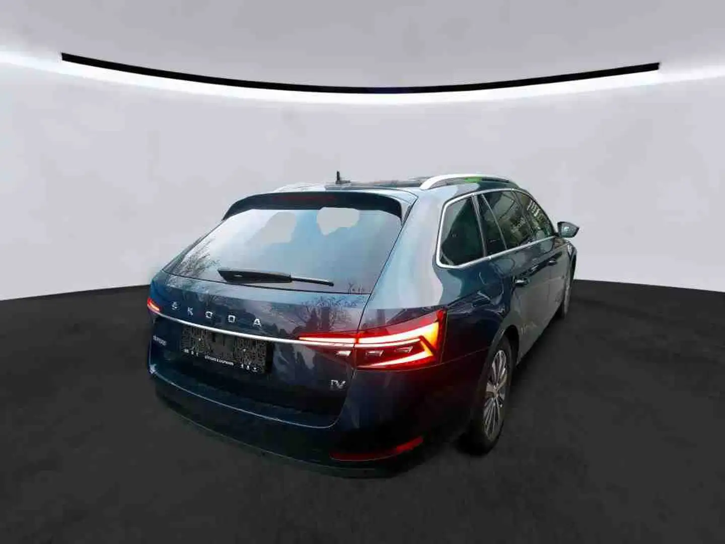 Skoda Superb iV Combi Style 1.4*NAVI*AHK*SHZ*PDC*APP Blau - 2