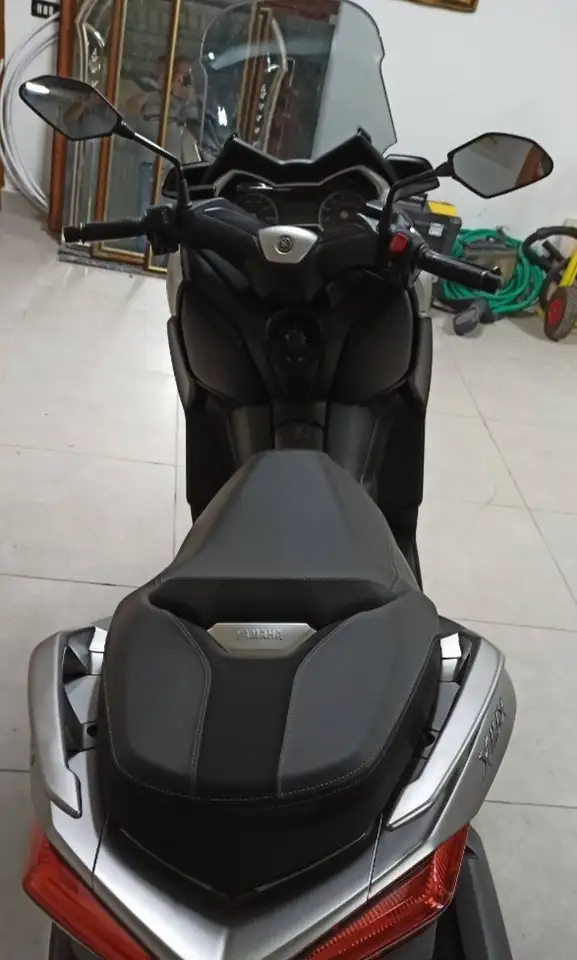 Yamaha X-Max 300