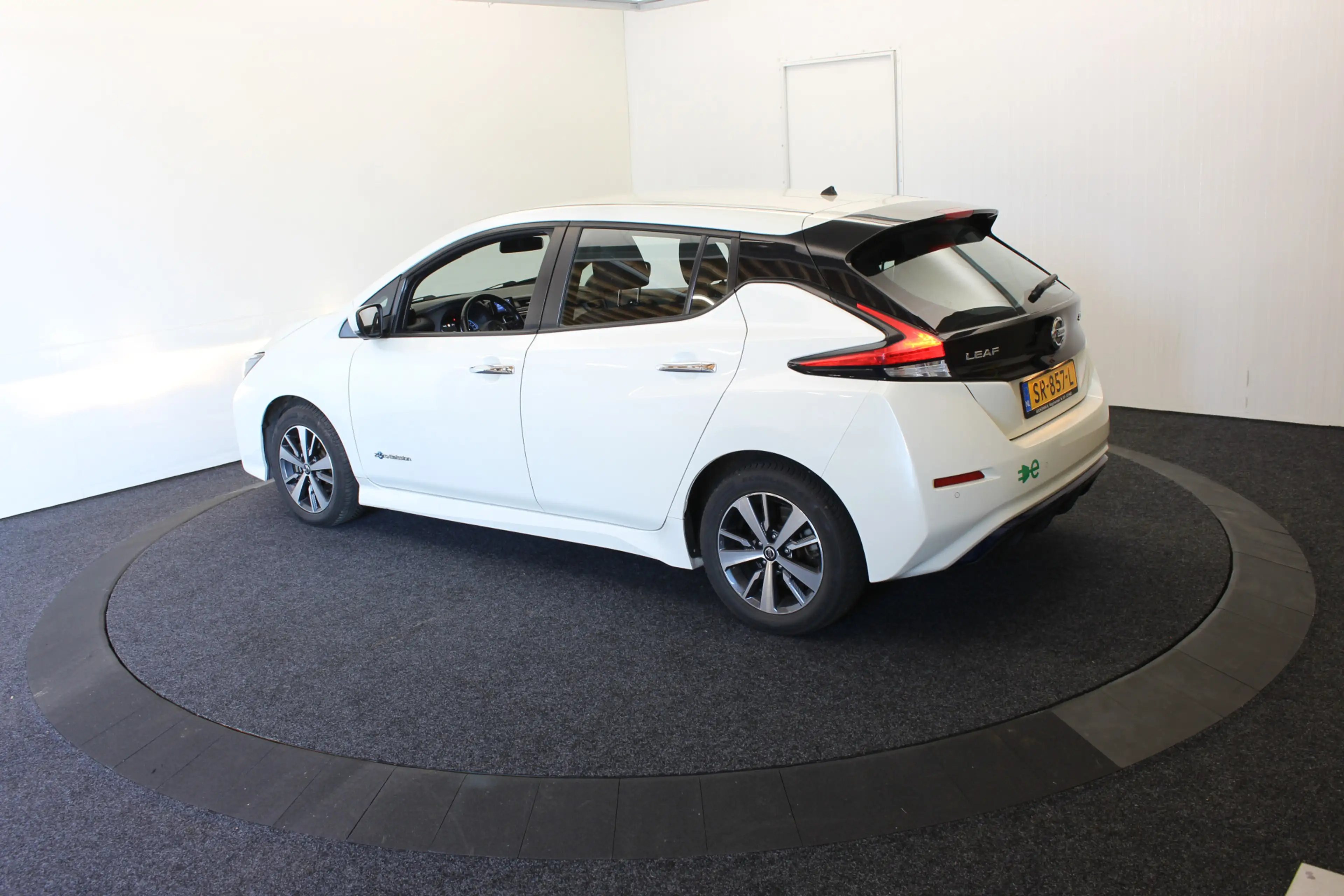 Nissan Leaf Acenta 40 kWh 360° Camera — photo 10