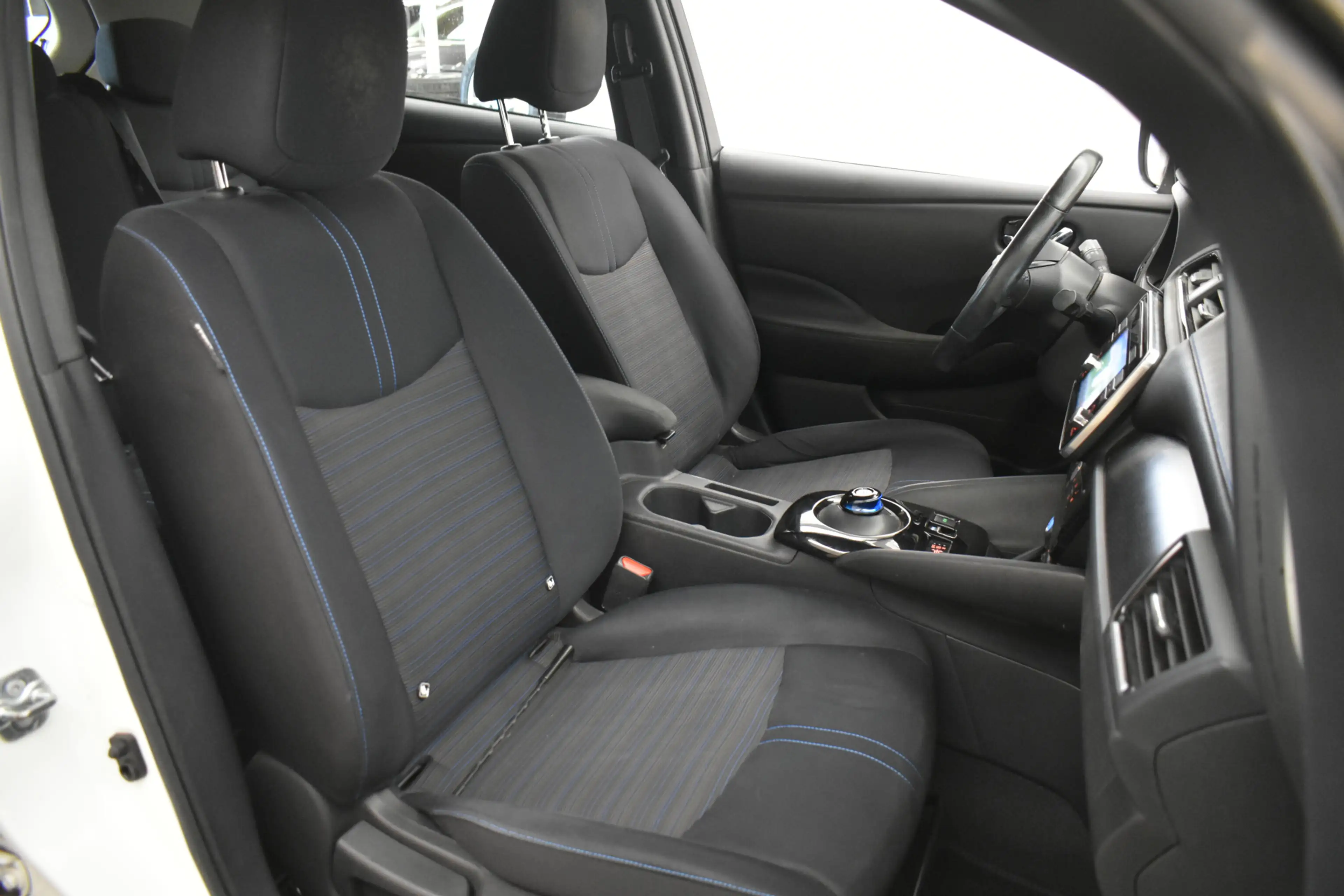 Nissan Leaf Acenta 40 kWh 360° Camera — photo 9