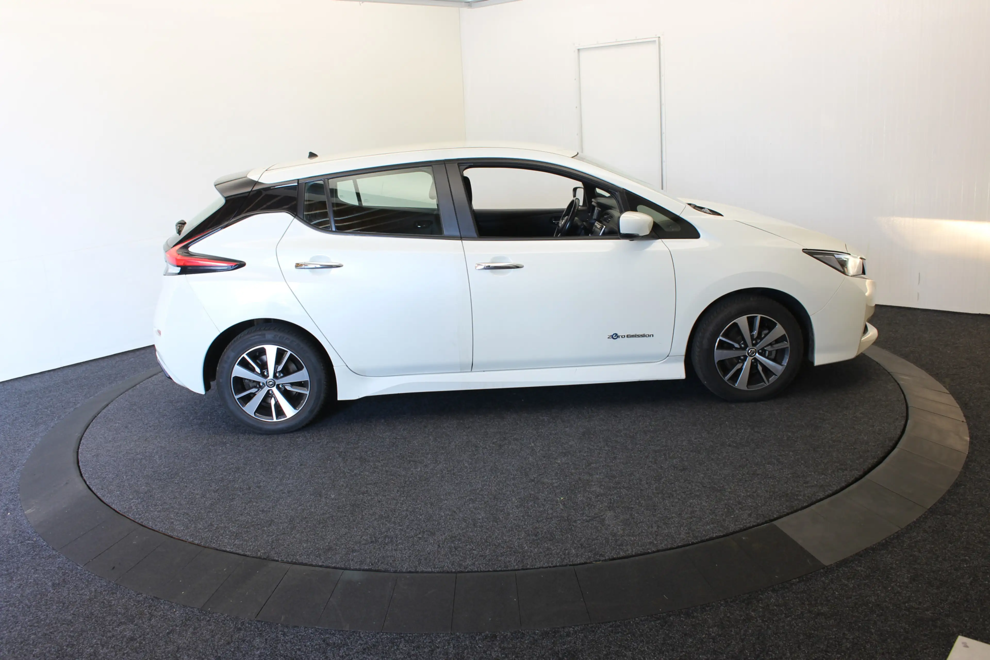 Nissan Leaf Acenta 40 kWh 360° Camera — photo 14