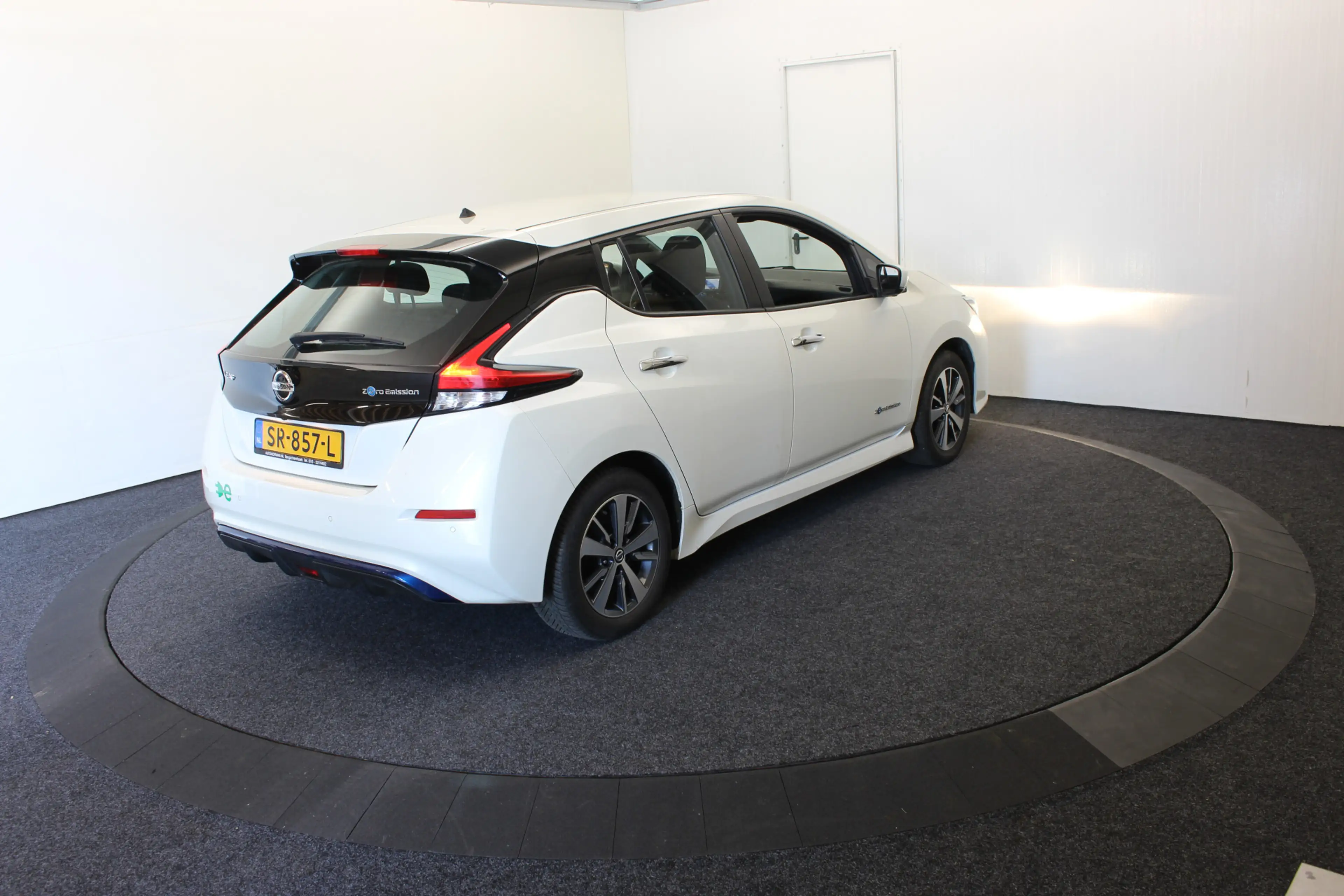 Nissan Leaf Acenta 40 kWh 360° Camera — photo 11