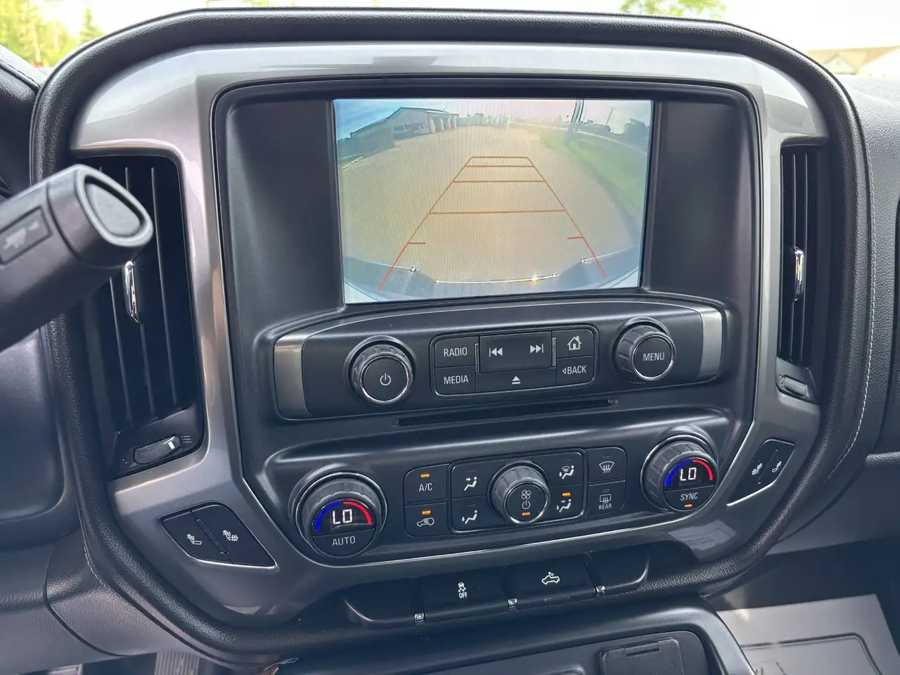 Chevrolet Silverado 1500 photo Chevrolet Silverado 1500