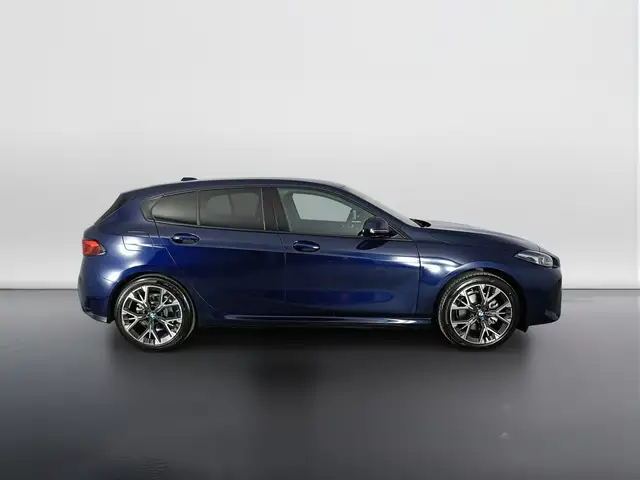 BMW 1 Series view 3