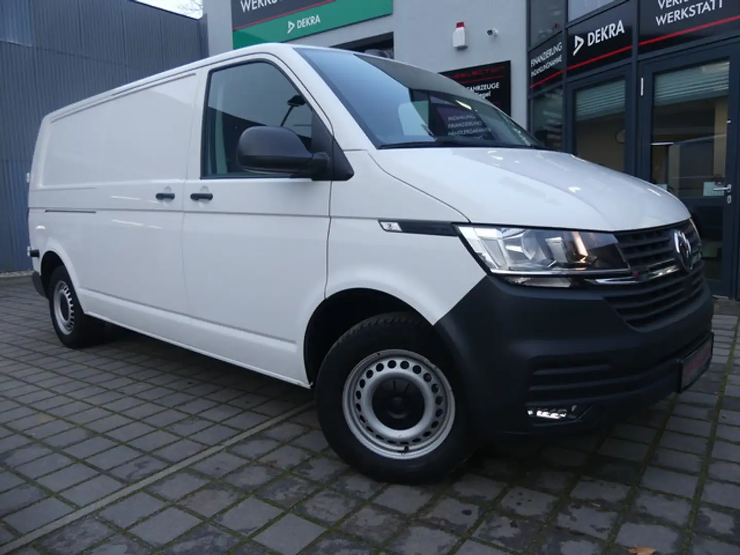 Volkswagen T6.1 Transporter 2.0 TDi 4Mot. lang STDHZG/NAVI/SHZ Weiß - 1