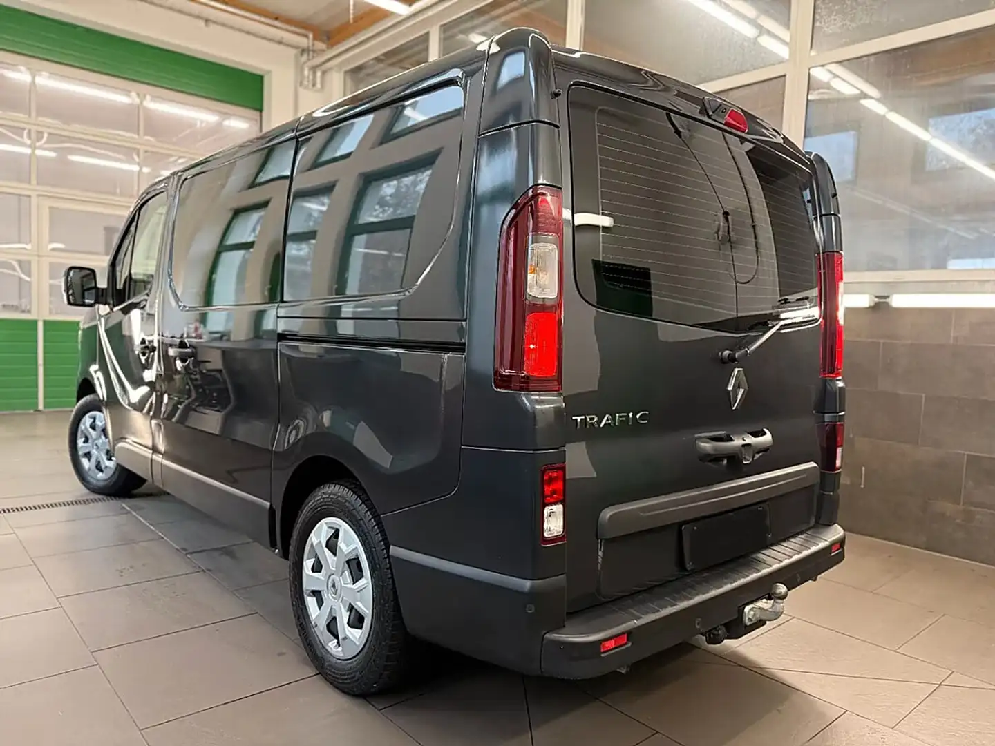 Renault Trafic Trafic Doppelkabine 5 Sitze - Automatik Grau - 2