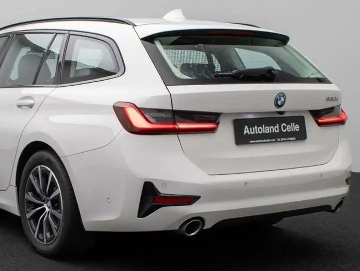 BMW Serie 3 2022, foto 17