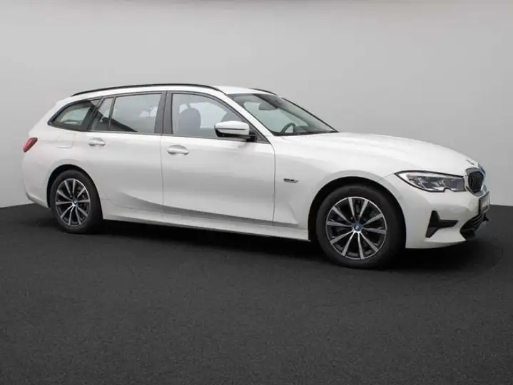 BMW Serie 3 2022, foto 4