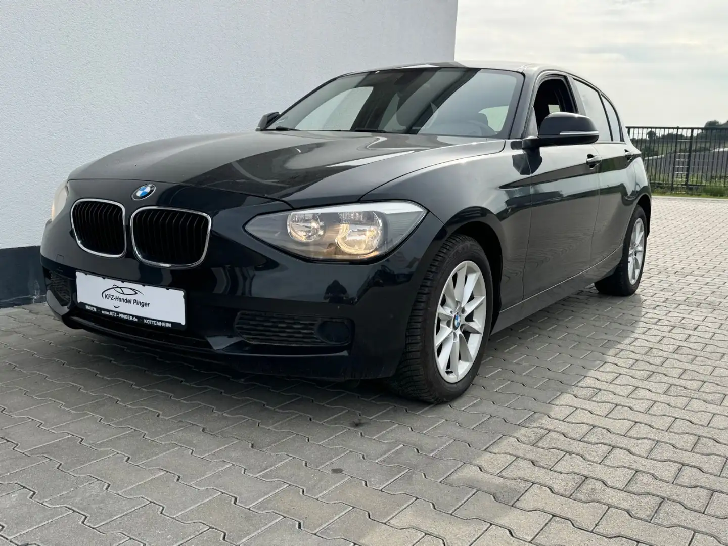 BMW 116 Baureihe 1 Lim. 5-trg. 116i Zwart - 1