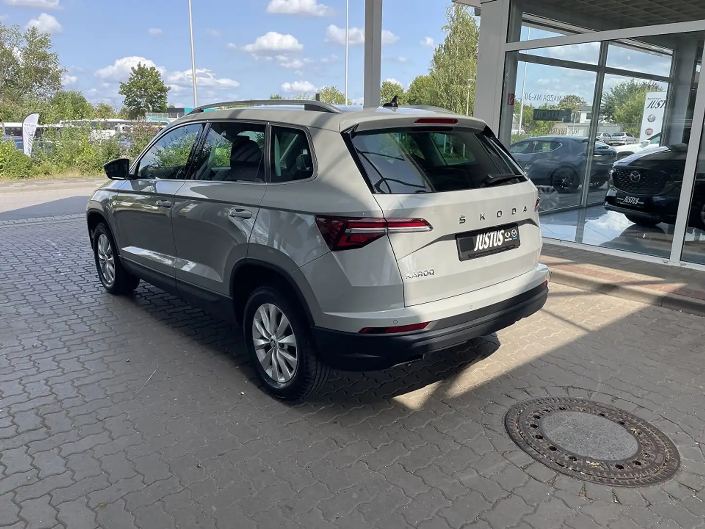 Skoda Karoq 1,5 TSI DSG Ambition Gris - 2