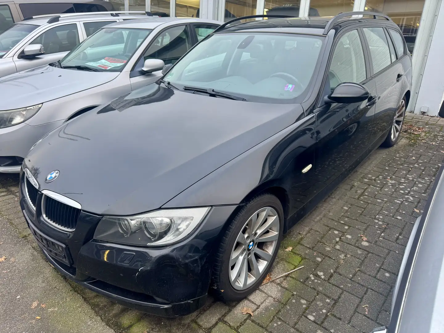 BMW 320 320d DPF Touring Aut. / TURBOSCHADEN Schwarz - 1