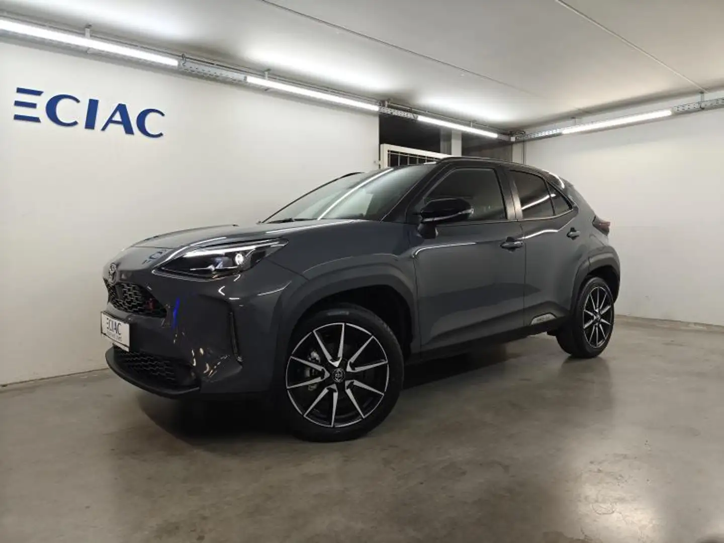 Toyota Yaris Cross GR Sport Grau - 1