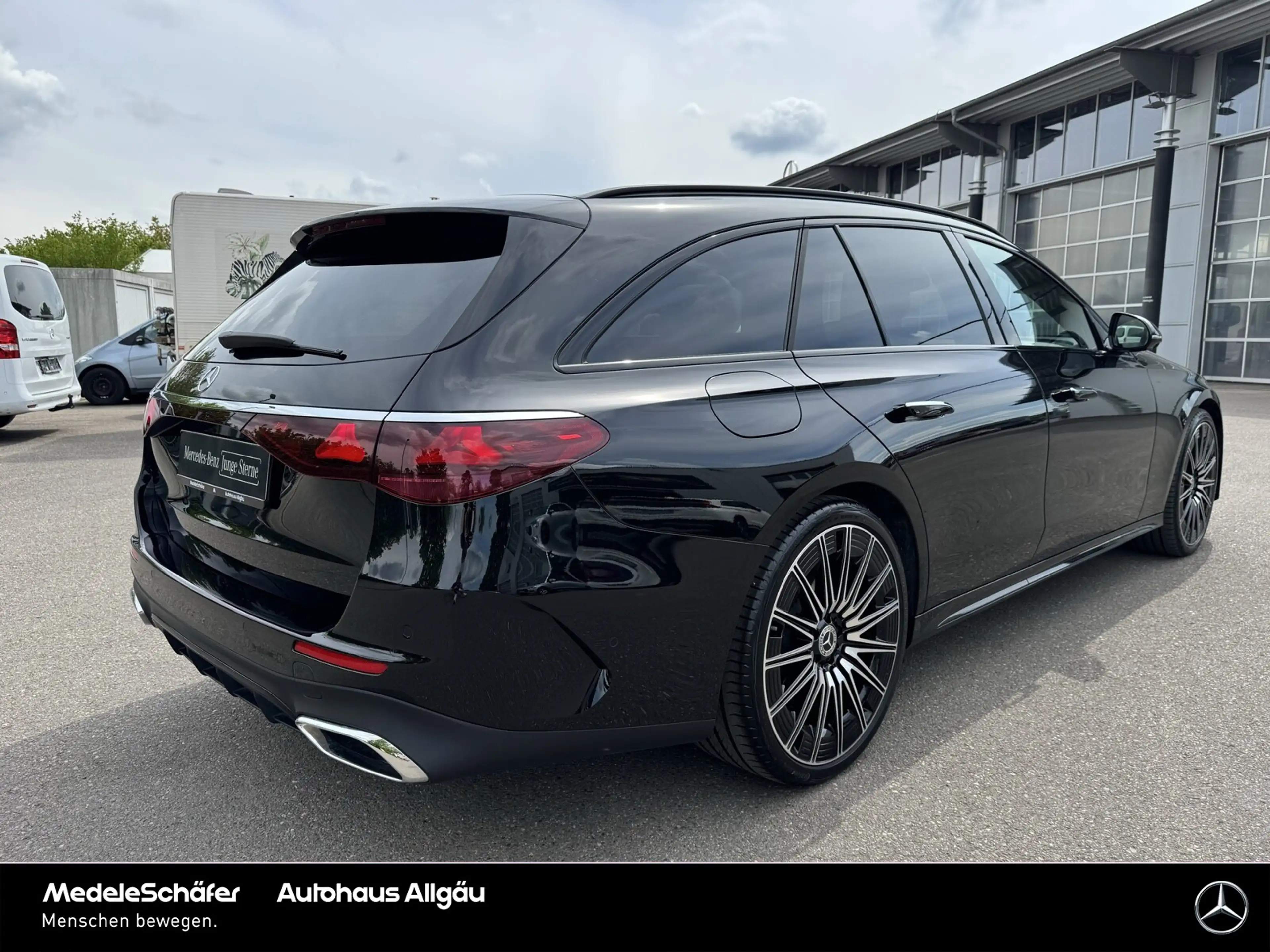 Mercedes-Benz E 450 E 450 d 4M T AMG Night Premium 21'' HUD Massage — photo 12