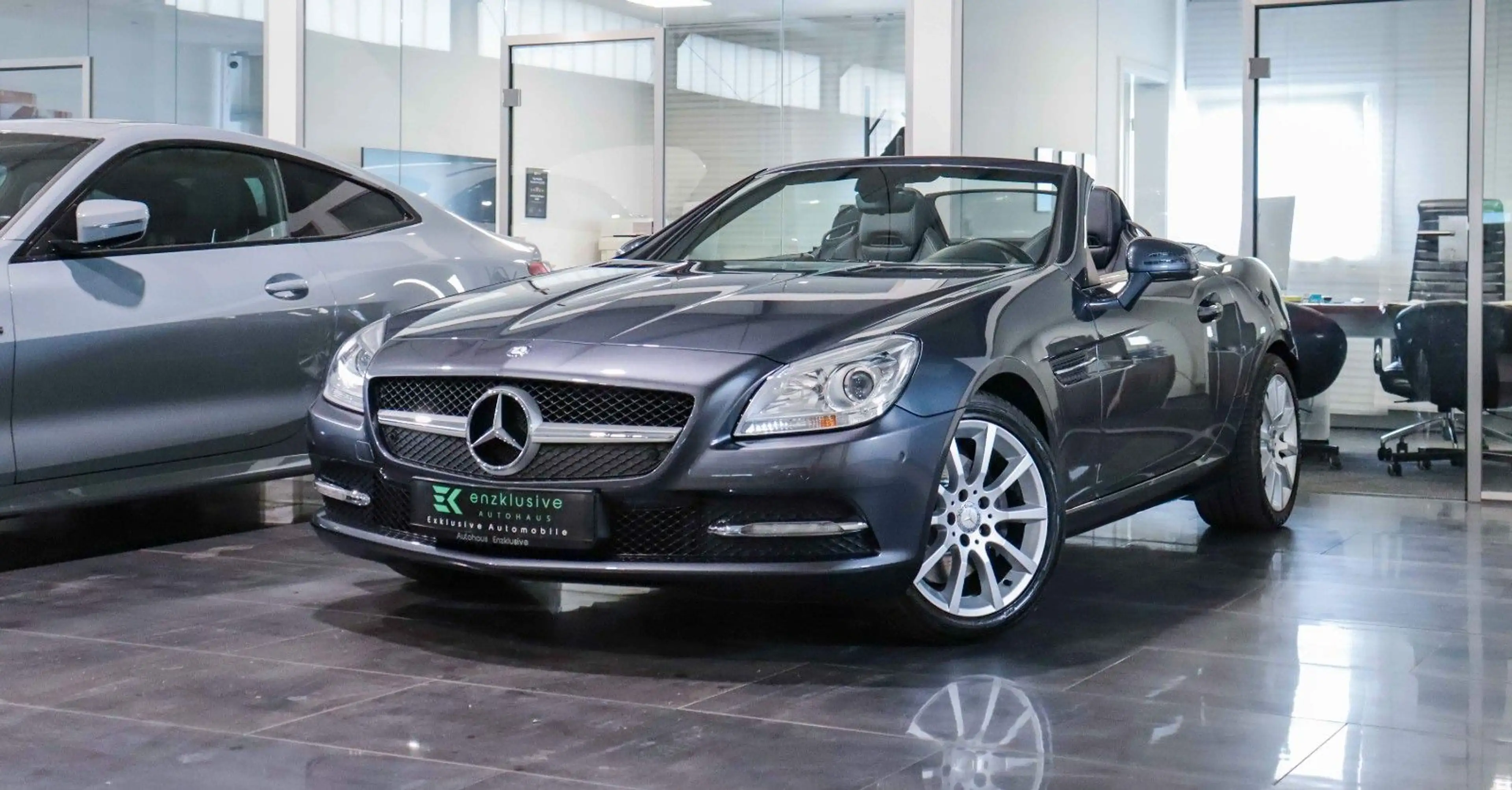 Mercedes-Benz SLK 250 AMG*PANO*AIRSCARF*NAVI*LEDER* — photo 3
