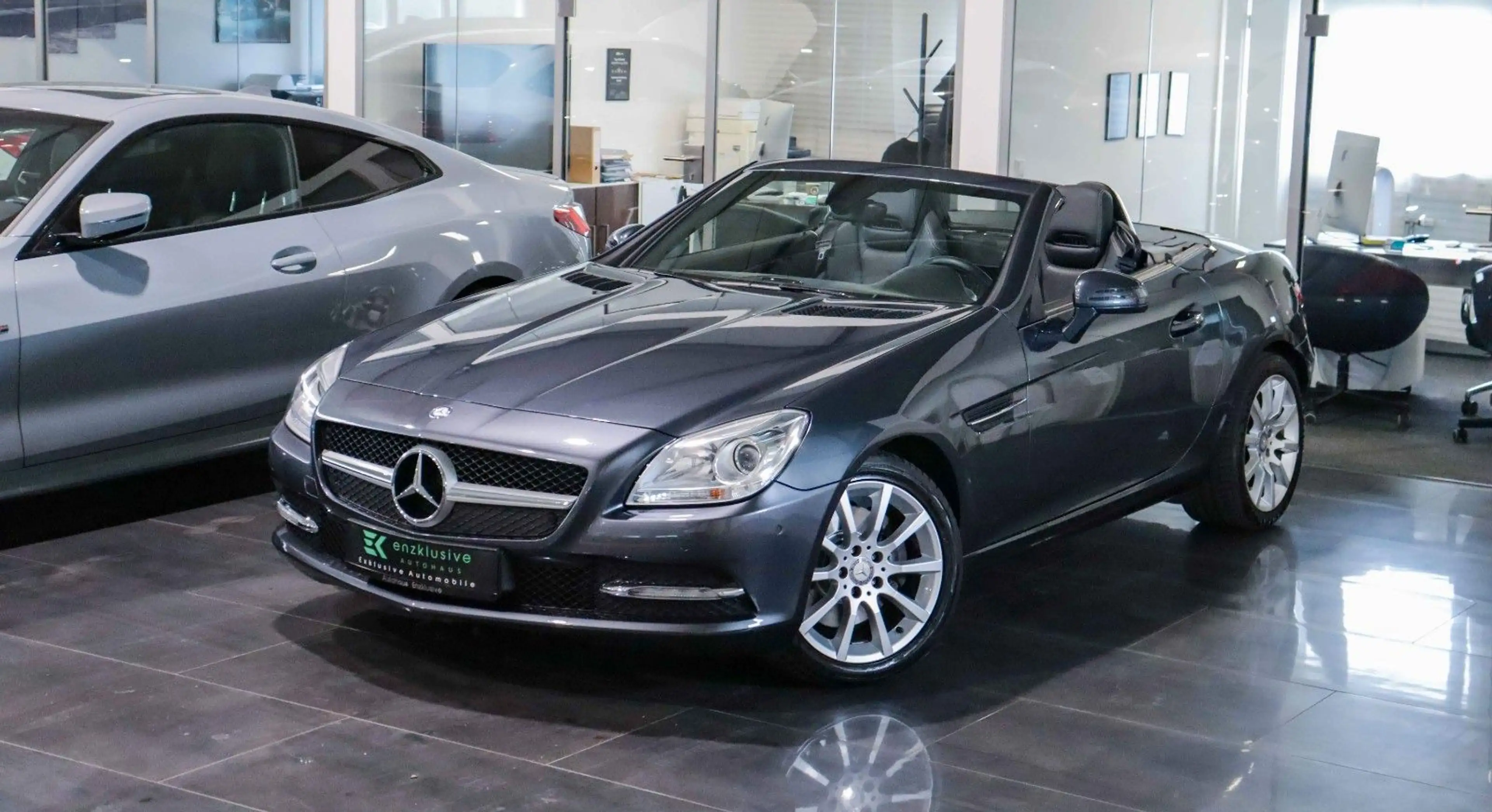 Mercedes-Benz SLK 250 AMG*PANO*AIRSCARF*NAVI*LEDER* — photo 8