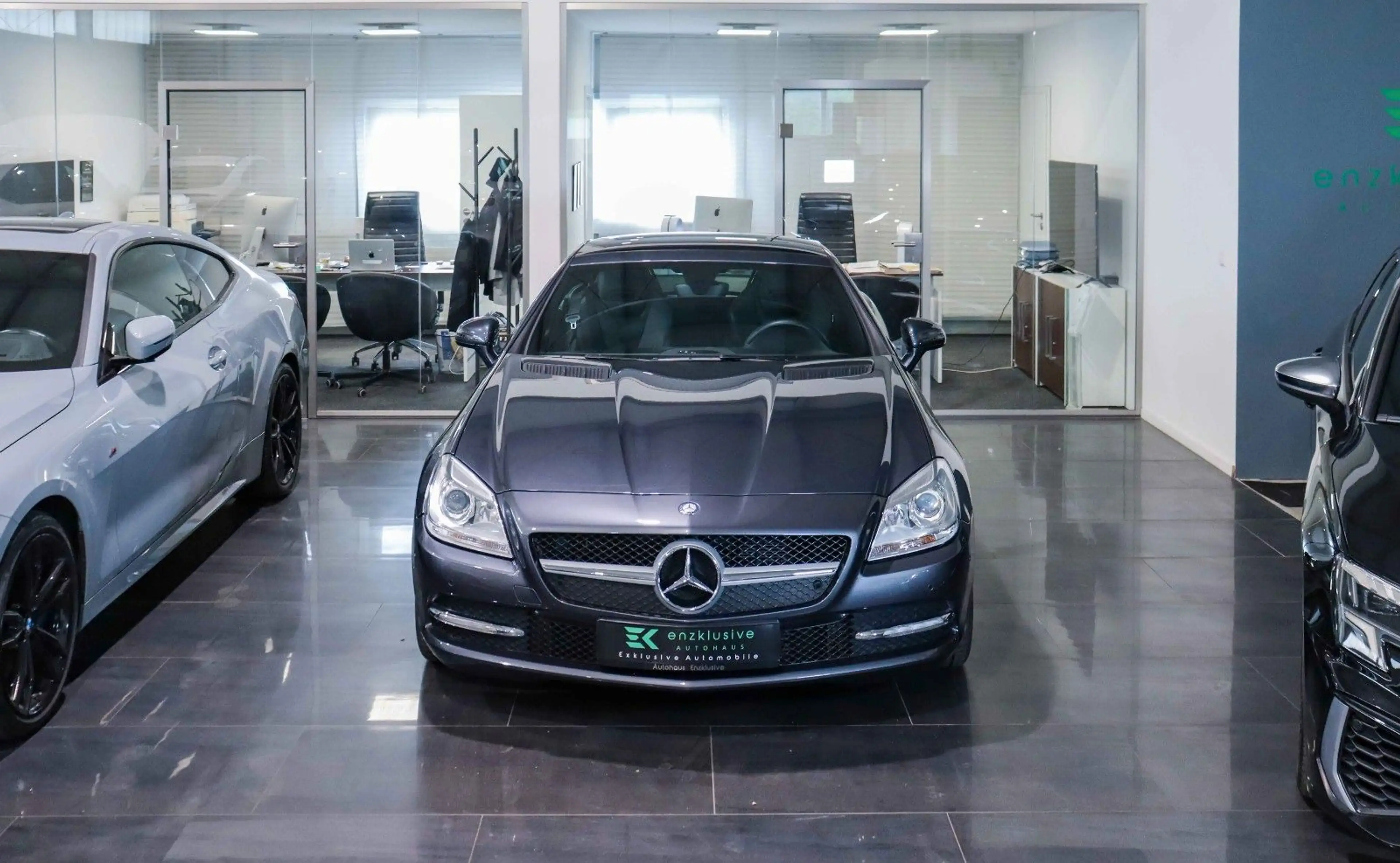 Mercedes-Benz SLK 250 AMG*PANO*AIRSCARF*NAVI*LEDER* — photo 4