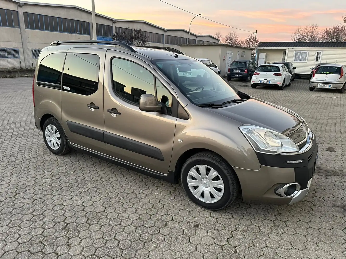 Citroen Berlingo Multispace 1.6 hdi Xtr Brons - 1