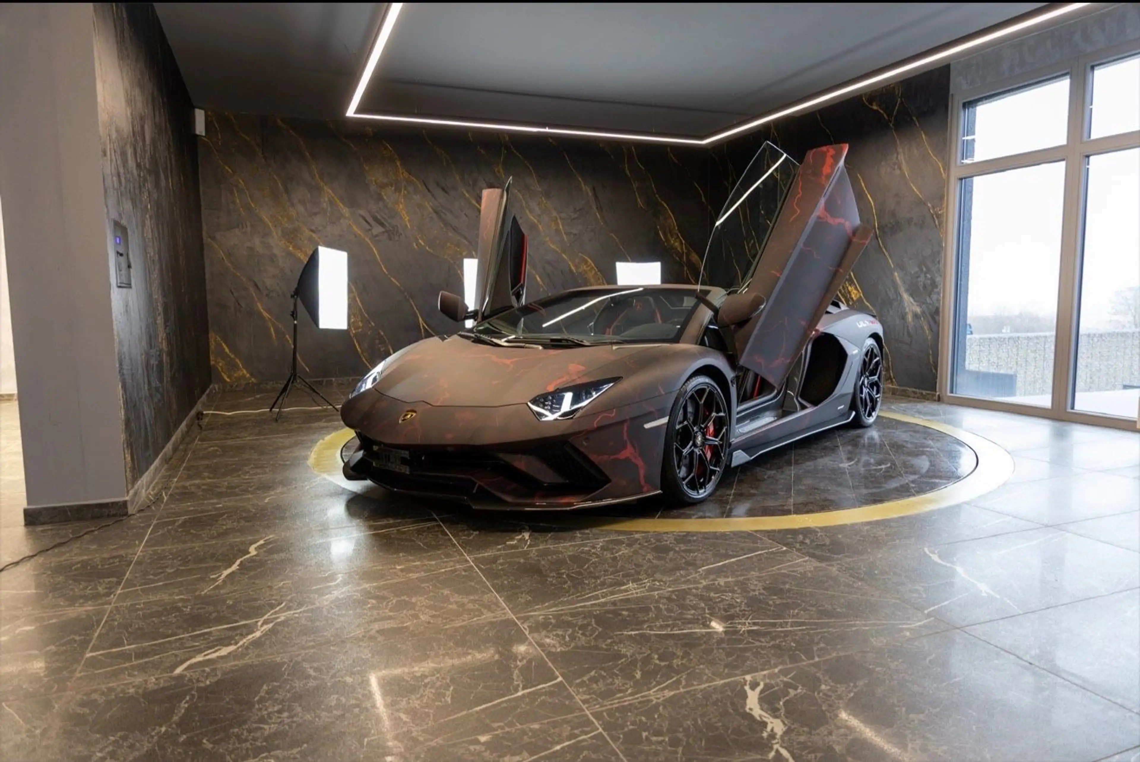 Lamborghini Aventador ULTIMAE ROADSTAR + Lifting