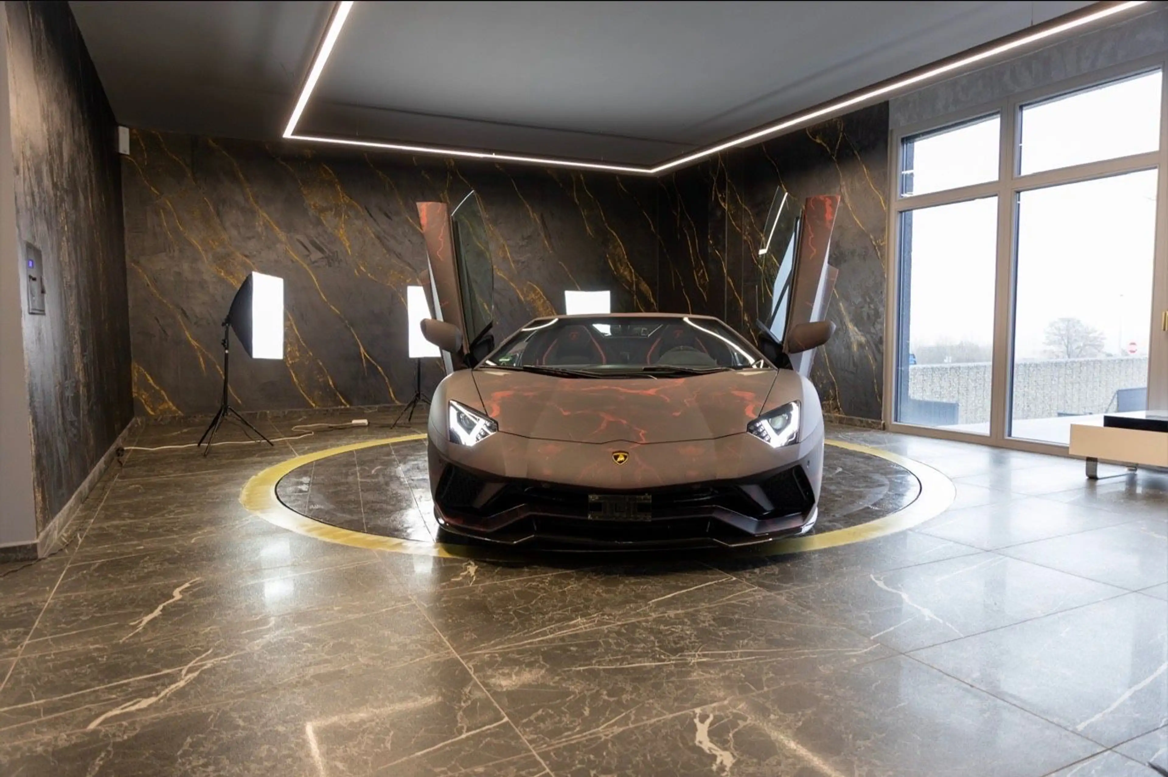 Lamborghini Aventador ULTIMAE ROADSTAR + Lifting — photo 3