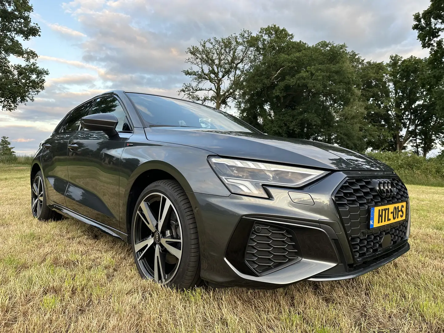 Audi A3 Sportback TFSI e S-Line 204PK B&O RS Pano Gris - 2