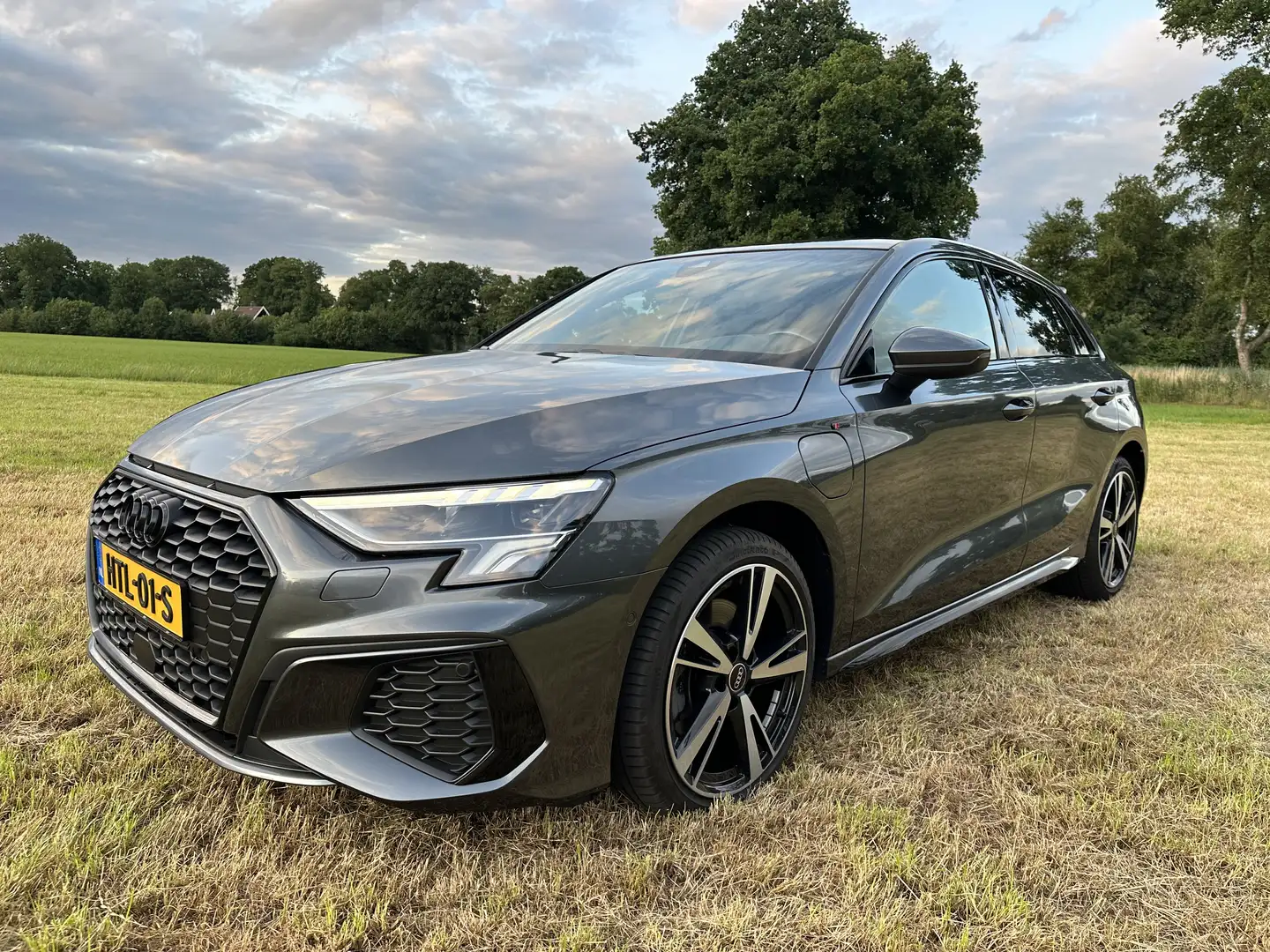 Audi A3 Sportback TFSI e S-Line 204PK B&O RS Pano Gris - 1
