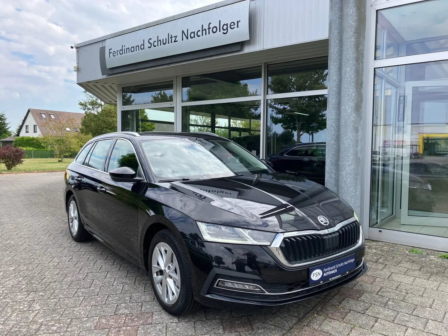 Skoda Octavia Combi 2.0 TDI Style DSG MATRIX AHK NAVI ACC DACH Schwarz - 2