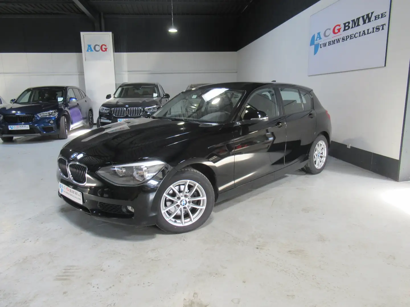 BMW 116 i Nieuwe ketting Benz PDC Lichtpack Stoelverwarmin Zwart - 2