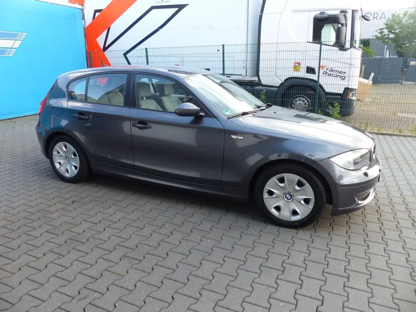 BMW 120 i.Limousine.XENON.PDC.SHZ Fenster el. Gris - 2