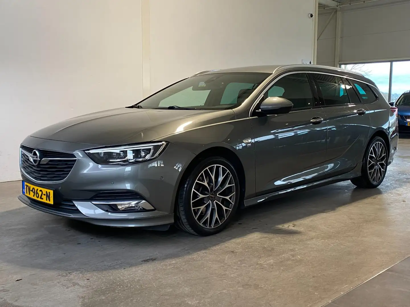 Opel Insignia Sports Tourer 1.6 T 200PK OPC Vol Opties Gris - 1