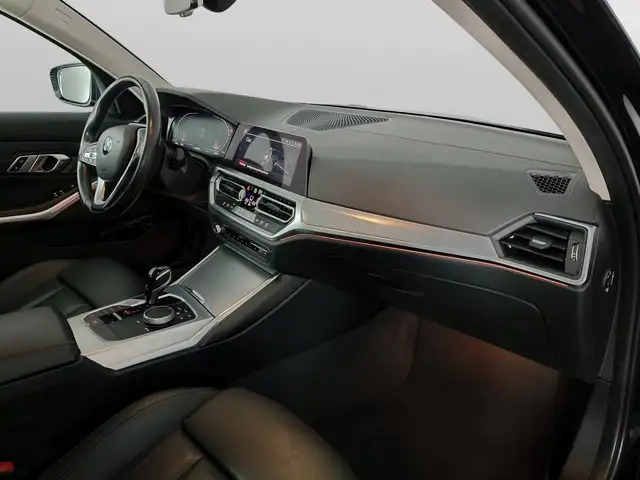 BMW 3 Series view 10