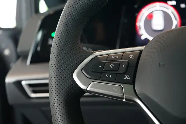 Volkswagen Golf view 14