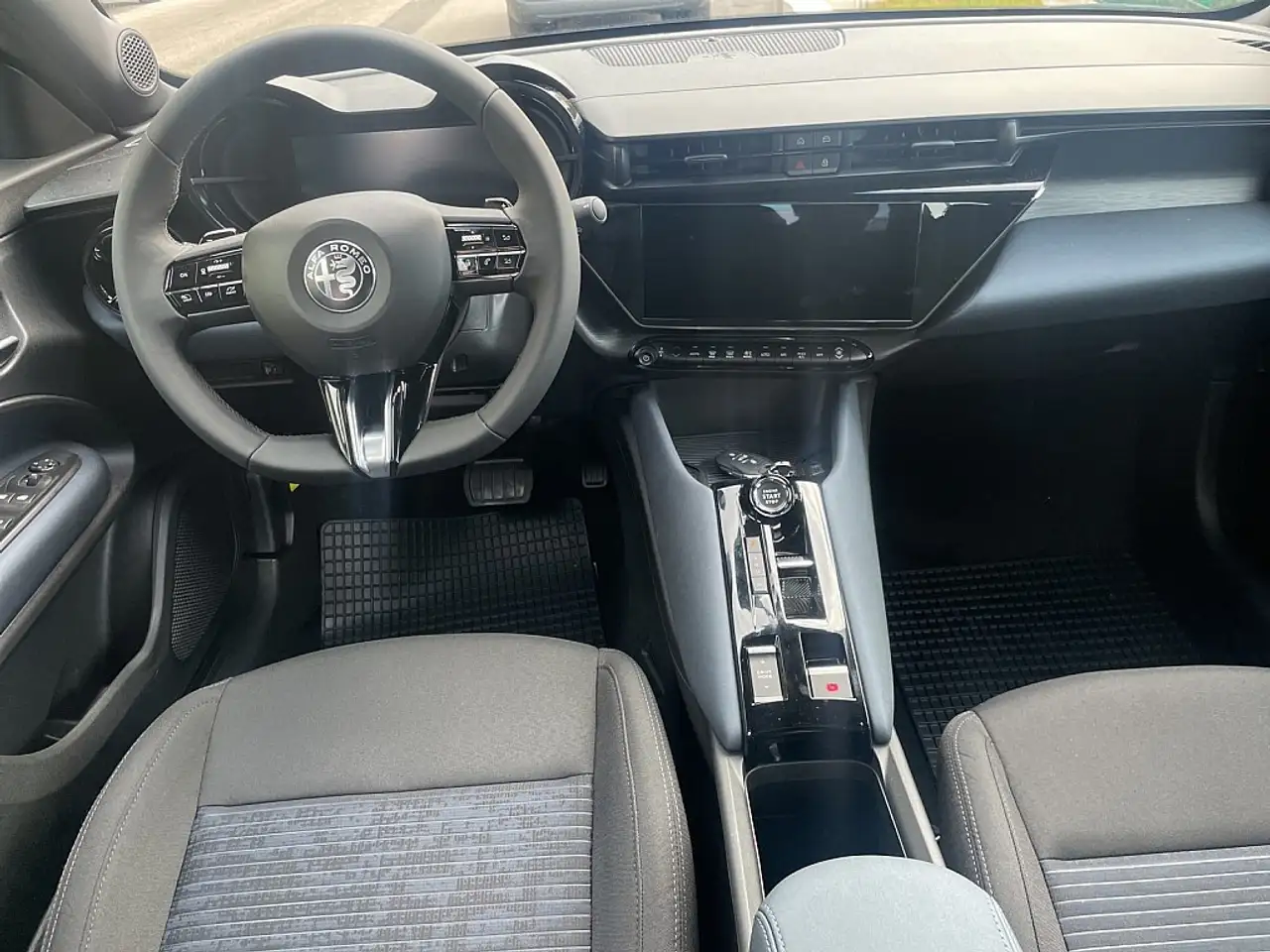 Alfa Romeo Junior 2025