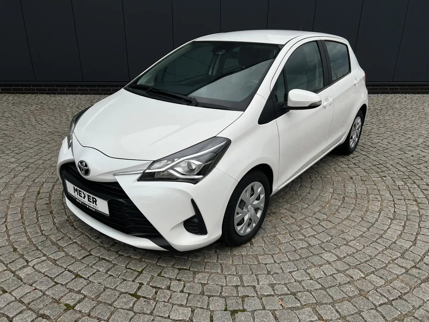 Toyota Yaris 1.0 VVT-i Comfort *Klima, Kamera* Weiß - 2