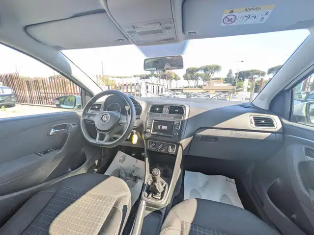 Volkswagen Polo view 8