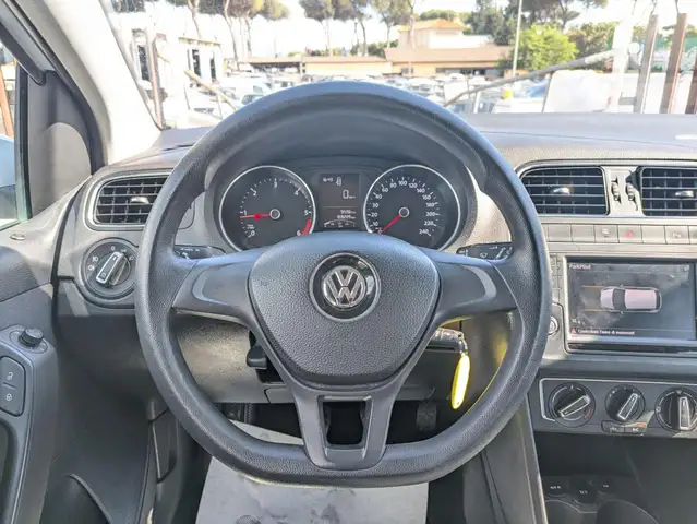 Volkswagen Polo view 14