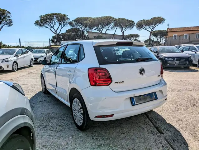 Volkswagen Polo view 3