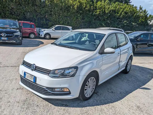 Volkswagen Polo view 2