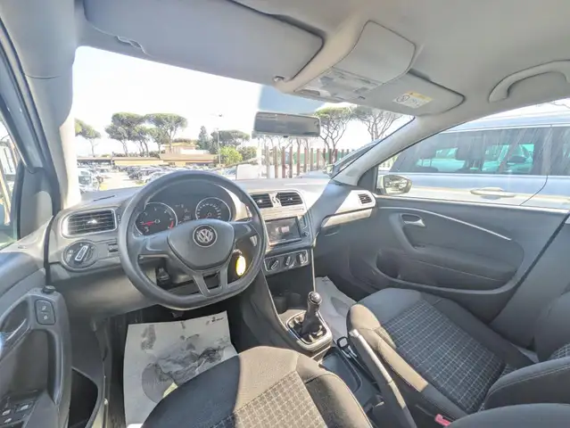 Volkswagen Polo view 6