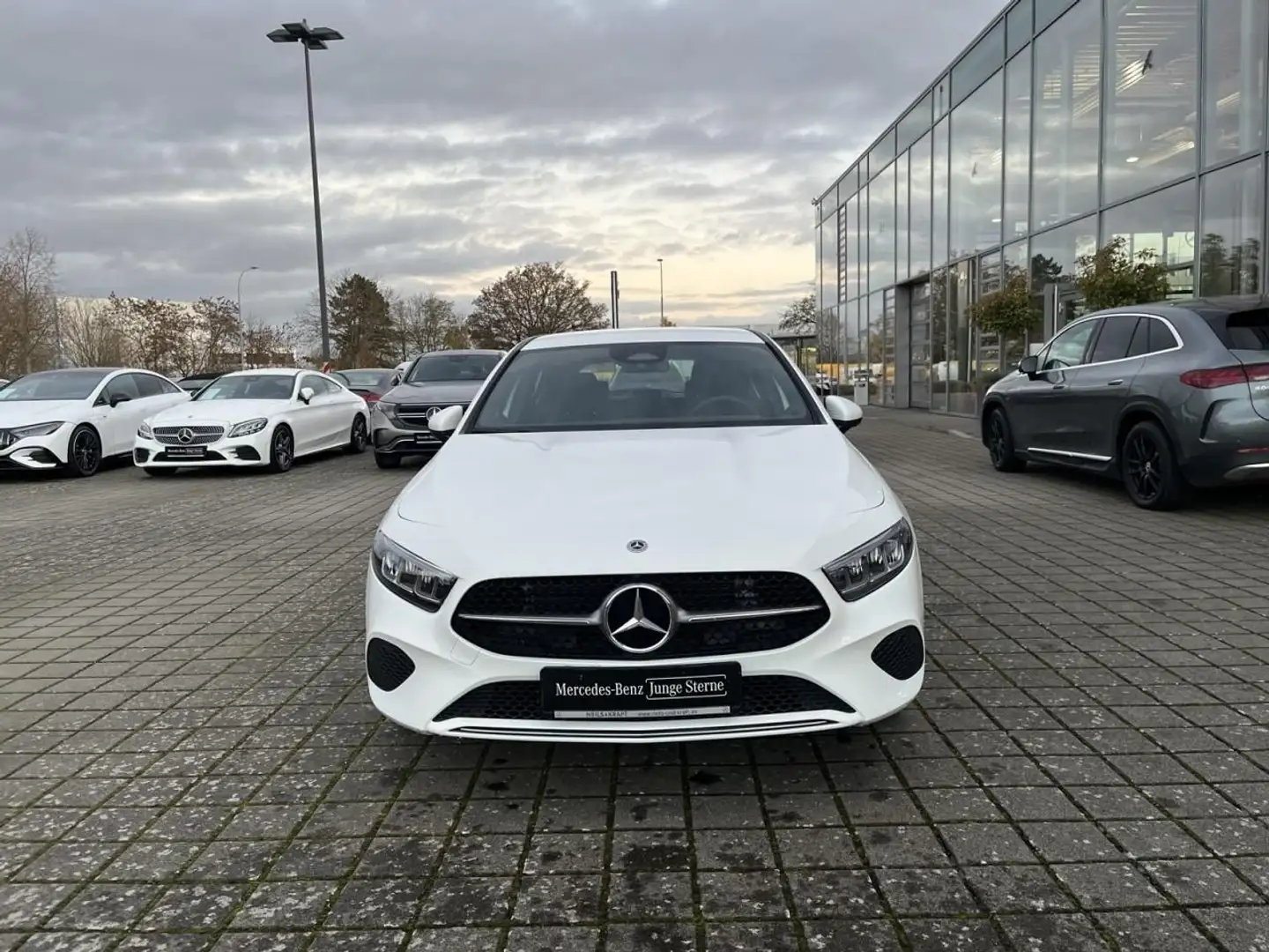 Mercedes-Benz A 180 PROGRESSIVE+TOTW+AMBIENTE+KAM+LED+Facelift Weiß - 2