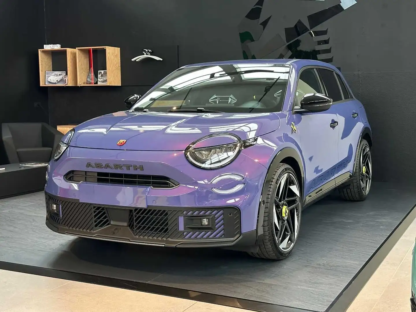 Abarth 600e Scorpionissima Lilla - 1